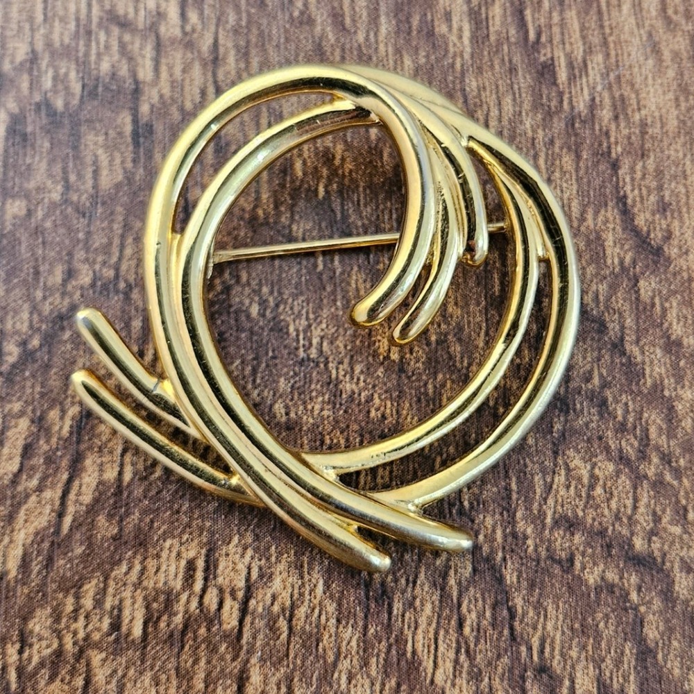 Vintage Trifari Gold Tone Modernist Swirl Brooch Pin Designer Jewelry